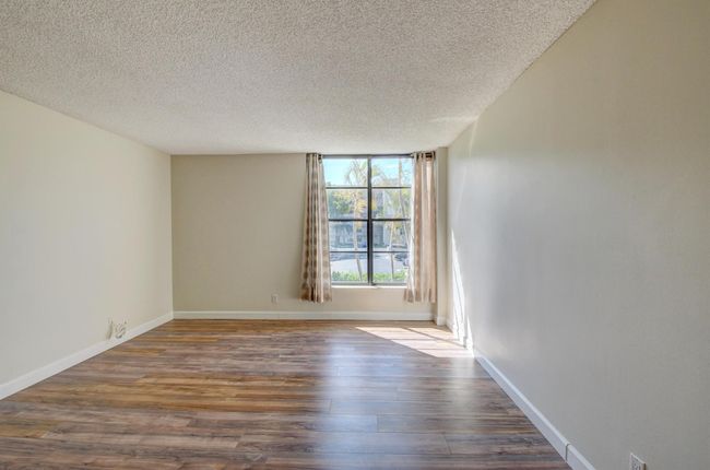 UNIT-202 - 16 Royal Palm Way, Condo with 2 bedrooms, 2 bathrooms and null parking in Boca Raton FL | Image 23