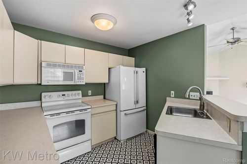 1563 N Bywood Ave, Clawson, MI, 48017-1121 | Card Image