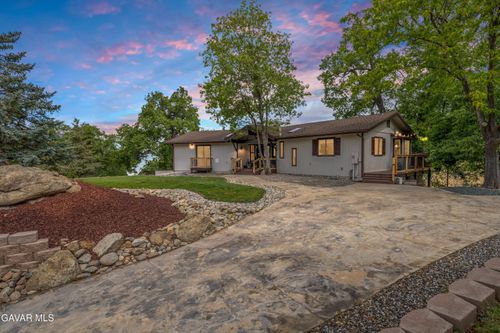 24840 Arrow Ct, Tehachapi, CA, 93561-7124 | Card Image