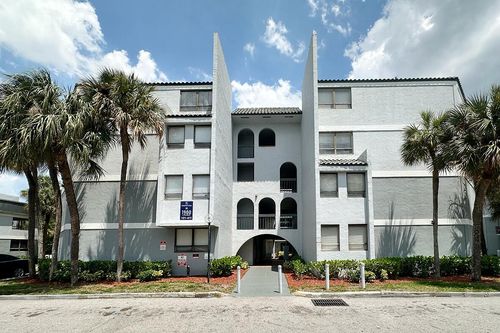 105-1900 N Congress Ave, West Palm Beach, FL, 33401-8205 | Card Image