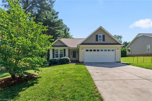 1619 Paragon Dr, Winston Salem, NC, 27127-7229 | Card Image