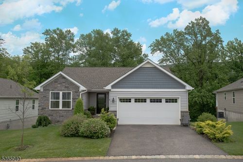 8 Devon Ct, Hamburg, NJ, 07419-1537 | Card Image