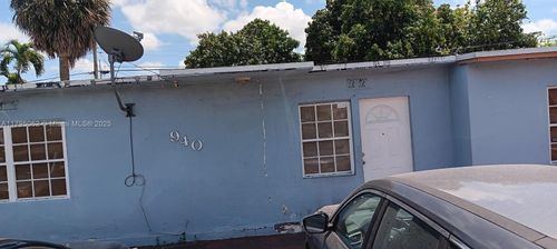 940 E 9th Pl, Hialeah, FL, 33010-3728 | Card Image