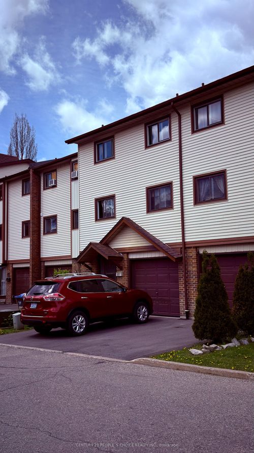 25 Mccallum Crt, Brampton, ON, L6W3M4 | Card Image