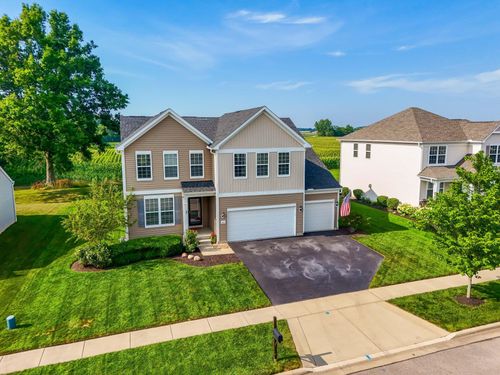 827 Arabian Cir, Marysville, OH, 43040-7525 | Card Image