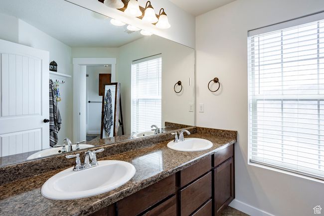 4043 E Oakland Hills Dr, Townhouse with 4 bedrooms, 4 bathrooms and 2 parking in Eagle Mountain UT | Image 20