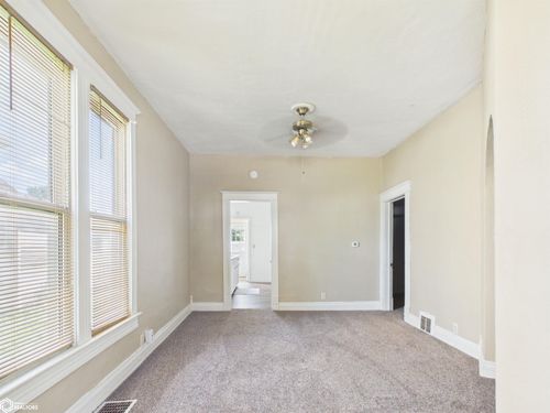 614 C Ave W, Oskaloosa, IA, 52577-2005 | Card Image