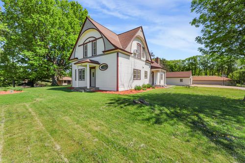 30105 Olinda Trl, Lindstrom, MN, 55045-8453 | Card Image