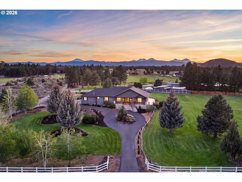 61885 Ward Rd, Bend, OR, 97702-9752 | Card Image
