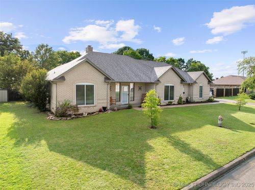 1507 Southern Hills Dr, Ardmore, OK, 73401-9355 | Card Image