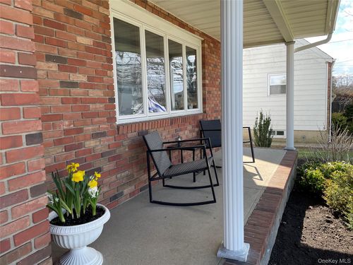 152 N Fulton Ave, Lindenhurst, NY, 11757-4151 | Card Image