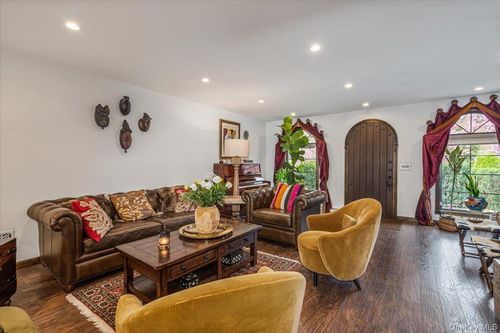 68 Fleet St, Forest Hills, NY, 11375-5051 | Card Image