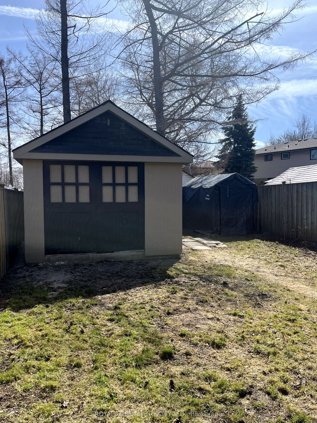681 Athol St E, House attached with 4 bedrooms, 2 bathrooms and 5 parking in Oshawa ON | Image 39