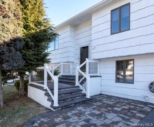 342 Everard St, Dix Hills, NY, 11746-7026 | Card Image