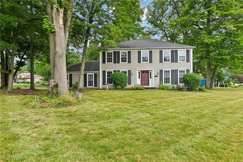 16980 S Meadows Cir, Strongsville, OH, 44136-6251 | Card Image
