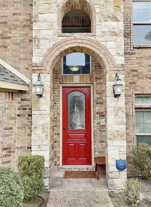 915 Hidden Lakes Dr, Cedar Hill, TX, 75104-7354 | Card Image