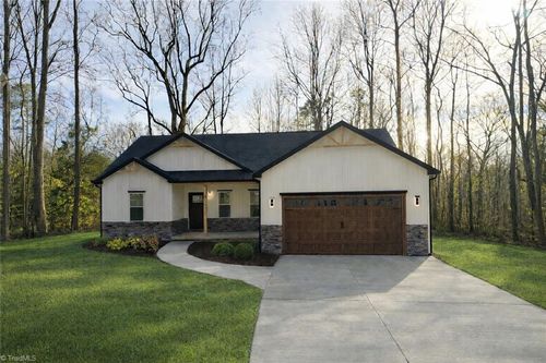 314 Lilly Dr, Kernersville, NC, 27284-9320 | Card Image