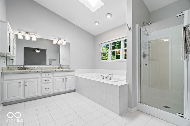 11264 Fonthill Dr, Condo with 2 bedrooms, 3 bathrooms and null parking in Indianapolis IN | Image 8