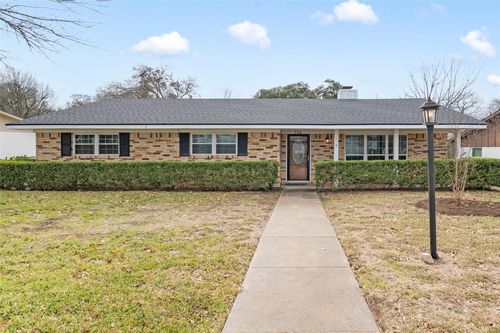740 Wedgewood Dr, Woodway, TX, 76712-3746 | Card Image