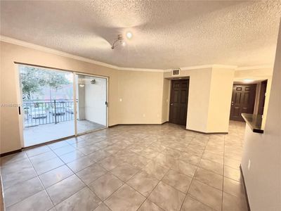 207 - 2457 Centergate Dr, Condo with 3 bedrooms, 2 bathrooms and null parking in Miramar FL | Image 2