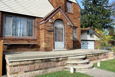 LARGE (23X8) RELAXING/INVITING FRONT PORCH! | Image 3