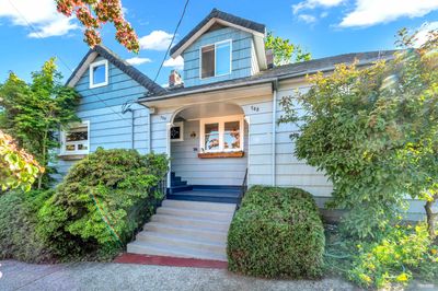 702 16 Th St, House other with 5 bedrooms, 3 bathrooms and 2 parking in New Westminster BC | Image 1