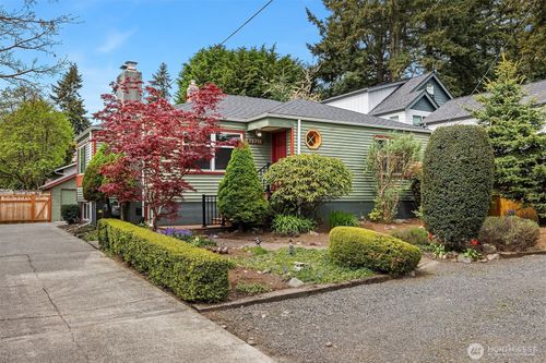 13715 Palatine Avenue N, Seattle, WA, 98133 | Card Image