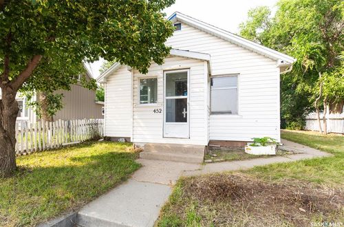 452 Fairford Street W, Moose Jaw, SK, S6H1W2 | Card Image