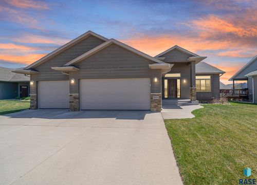 5504 S Solono Ave Avenue, Sioux Falls, SD, 57108 | Card Image
