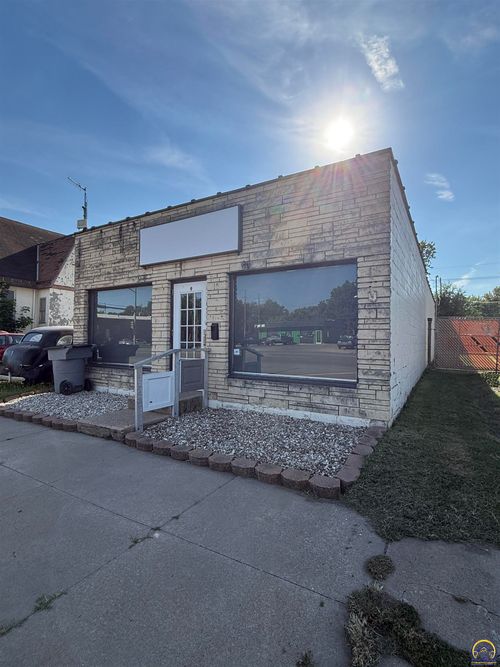 9 Commercial St, Emporia, KS, 66801-4016 | Card Image