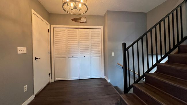 Large Entry. LVP | Image 19