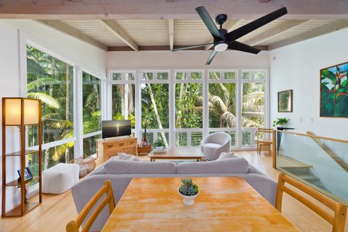 98 Kaiwiki Rd, Hilo, HI, 96720-9701 | Card Image