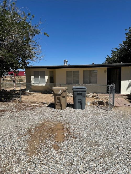 16622 Sequoia St, Hesperia, CA, 92345-1836 | Card Image