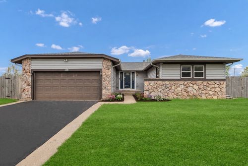 944 Richmond Ct, Elk Grove Village, IL, 60007-2949 | Card Image
