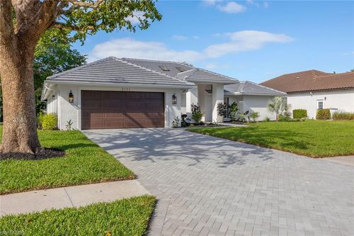 2111 Mission Dr, NAPLES, FL, 34109-7143 | Card Image
