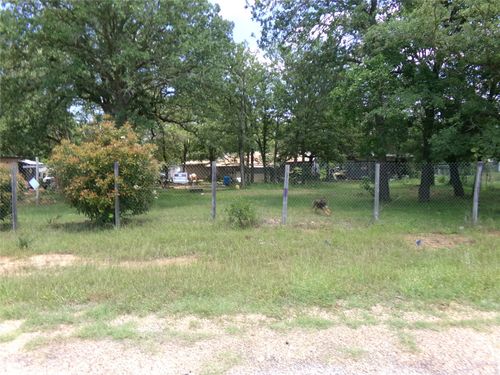 386 Hidden Oaks Dr, Elgin, TX, 78621-5587 | Card Image