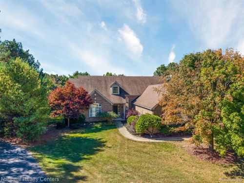 678 Joshua Dr, Highland, MI, 48356-2958 | Card Image
