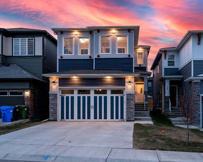 112 Carringsby Manor Nw, Home with 3 bedrooms, 2 bathrooms and 4 parking in Calgary AB | Image 2