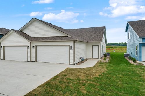 2713 Amelia Ln, Salina, KS, 67401-8547 | Card Image