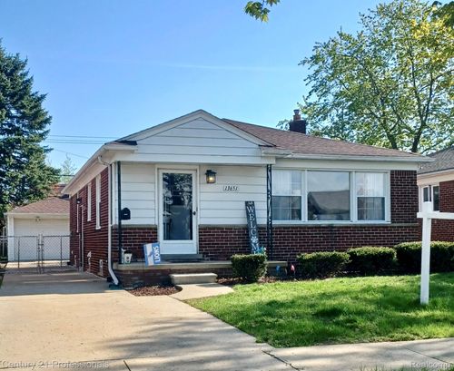 13651 Castle St, Southgate, MI, 48195-1804 | Card Image