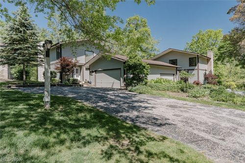 38-6919 Woodwalk Dr, Brecksville, OH, 44141-2464 | Card Image