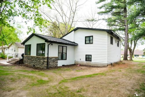 7252 Douglas Rd, Lambertville, MI, 48144-9488 | Card Image