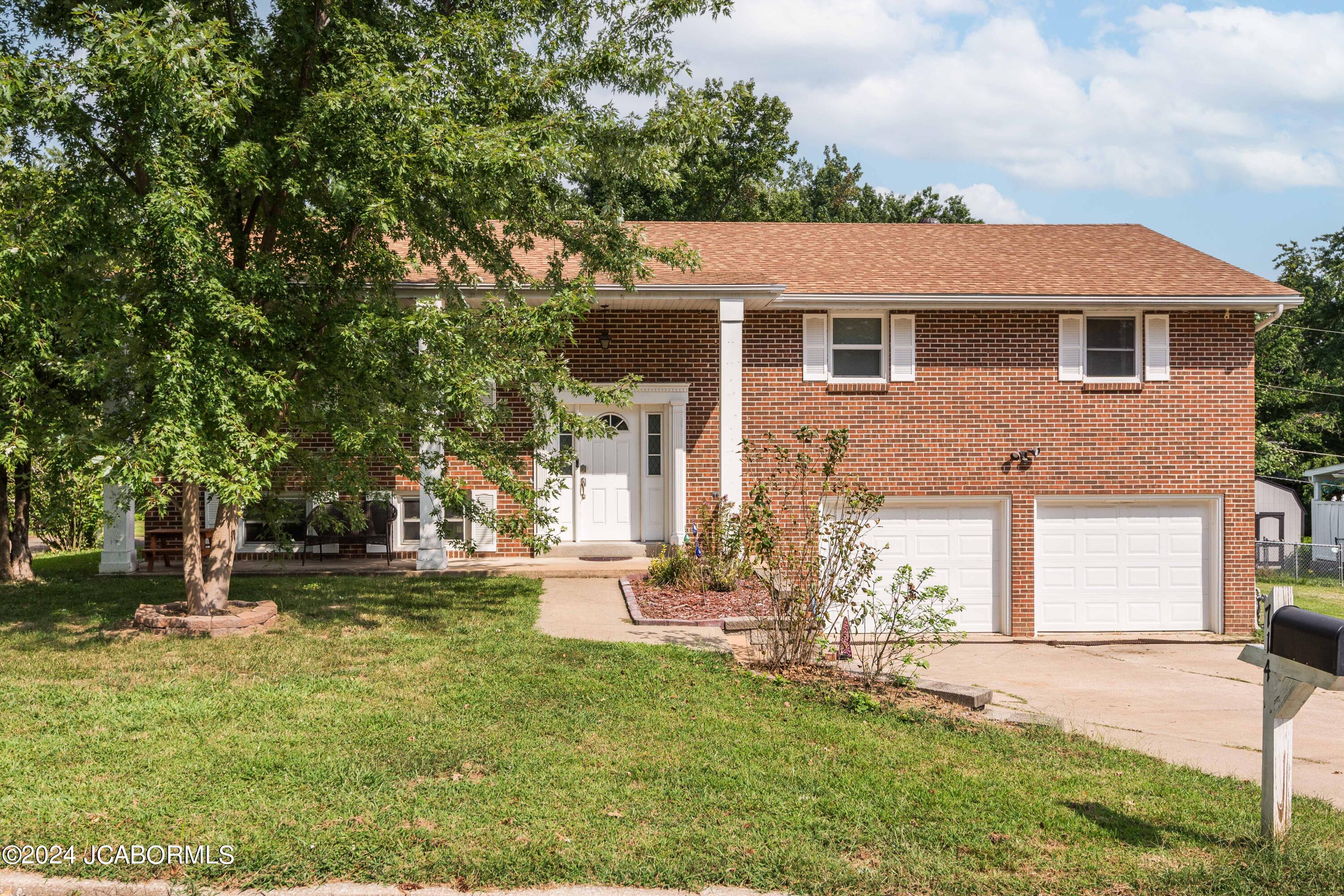 Geneva St, Jefferson City, MO 65109