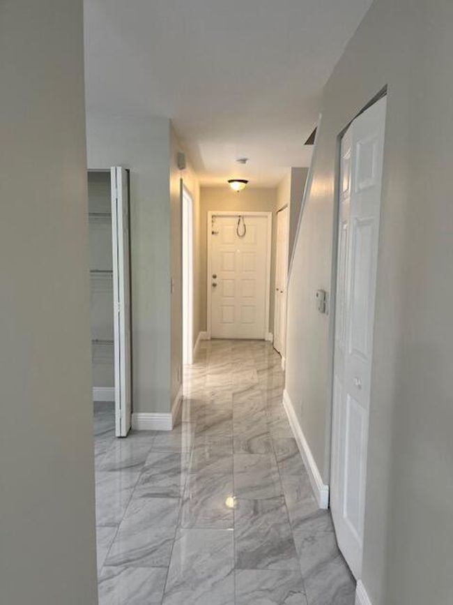 9826 Kamena Cir, Condo with 3 bedrooms, 3 bathrooms and null parking in Boynton Beach FL | Image 7