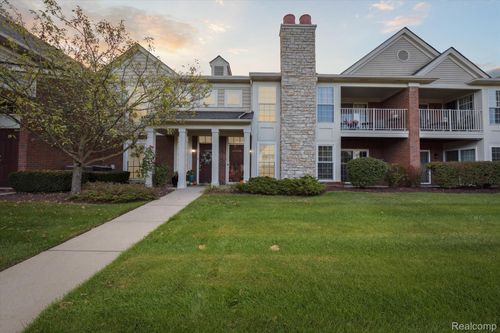 28256 Oakmonte Cir E, New Hudson, MI, 48165-8039 | Card Image