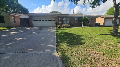 131 N Janin Cir, Portland, TX, 78374-1411 | Card Image