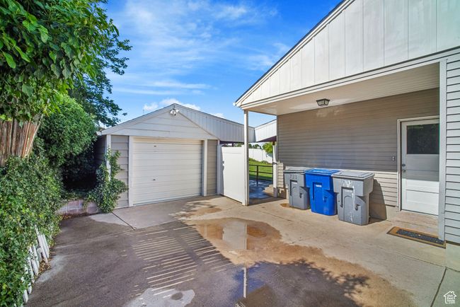 Detached garage featuring concrete driveway | Image 34