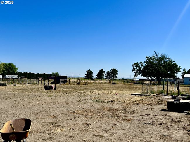 32415 E Loop Rd, House other with 3 bedrooms, 2 bathrooms and null parking in Hermiston OR | Image 8