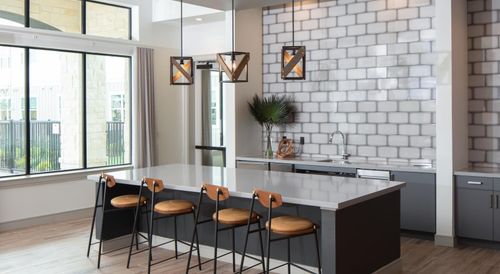 apt-2301-12111 Main St, Houston, TX, 77035-6210 | Card Image