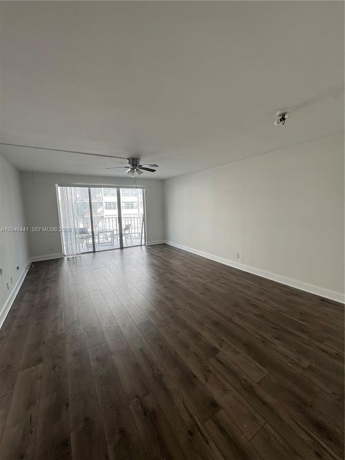 305-16710 Ne 9th Ave, North Miami Beach, FL, 33162-2500 | Card Image
